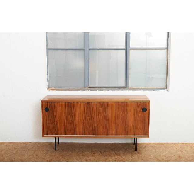 Schiebetürkorpus 943 Sideboard with Chrome-Plated Tubular Steel Legs and Rosewood Veneer by Kurt Thut for Thut Möbel, 1953 For Sale - Image 12 of 13
