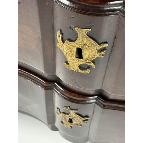 French Chest of Drawers, 18th Century For Sale - Image 4 of 14