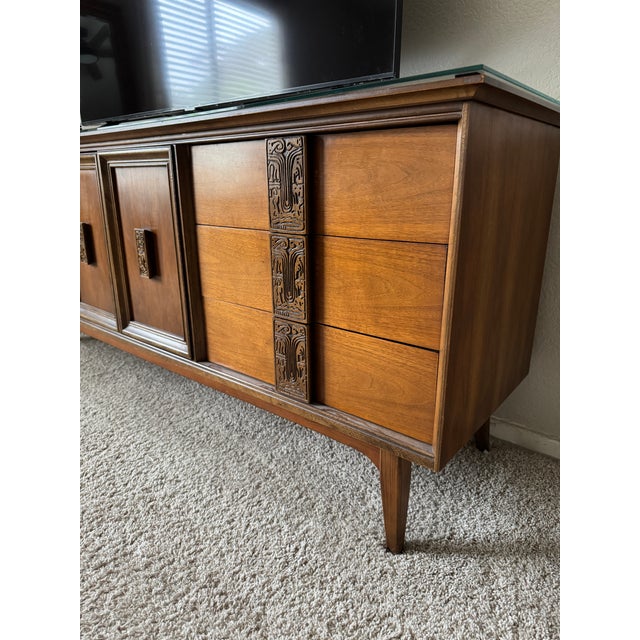 1960s 1960s Bassett Furniture Industries Mid Century Modern Dresser and Nightstand, 2 Pieces For Sale - Image 5 of 17