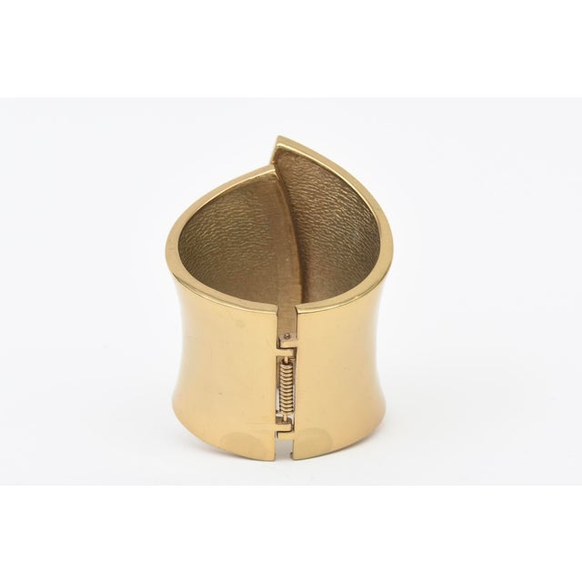 1970s Vintage Gold Plated Sculptural Wide Cuff Hinged Bracelet For Sale - Image 5 of 10