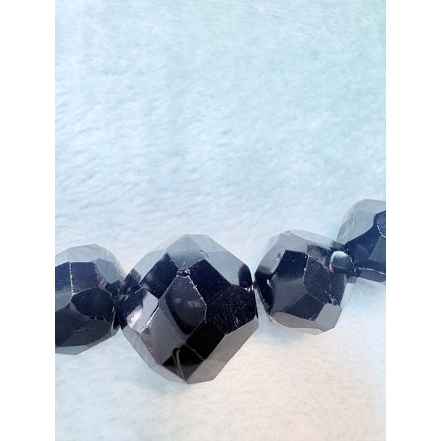 Mid‑Century 14k White Gold and Hand‑Faceted Onyx Graduated Bead Necklace 16" For Sale In Salt Lake City - Image 6 of 11