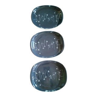 Russel Wright for Harker Mid-Century White Clover Serving Platters Dishes - Set of 3 For Sale