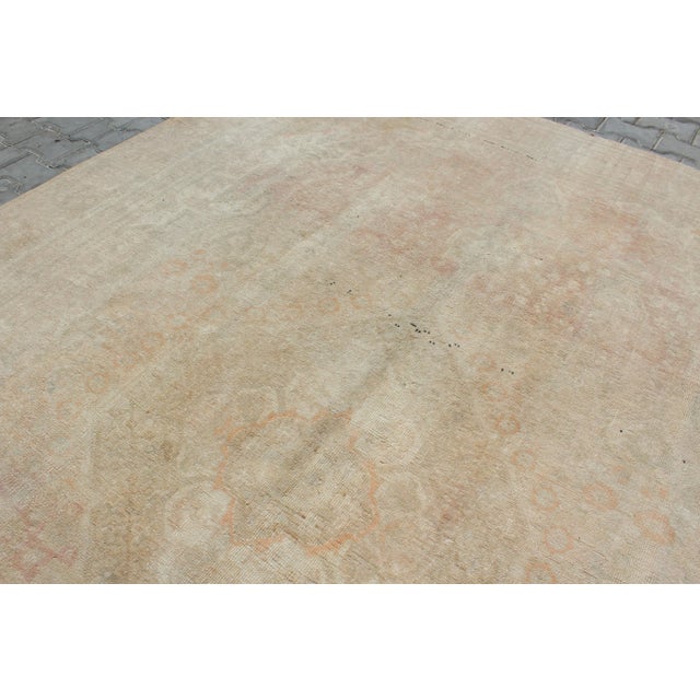 1960s Vintage Turkish Anatolian Area Rug - 94"x129" For Sale - Image 5 of 13