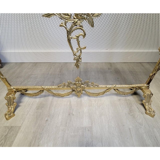 Louis XV Style Brass Fireplace Screen With Birds & Garland Motifs, Italy 1960s–1970s For Sale - Image 4 of 9