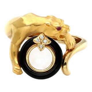 Mid 20th Century Carrera y Carrera Panther Ring Diamond Onyx Ruby 18K Yellow Gold Size 5 For Sale