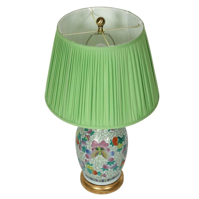 Chinoiserie Pair of Colorful Chinese Export Porcelain Lamps With Green Pleated Shades For Sale - Image 3 of 4