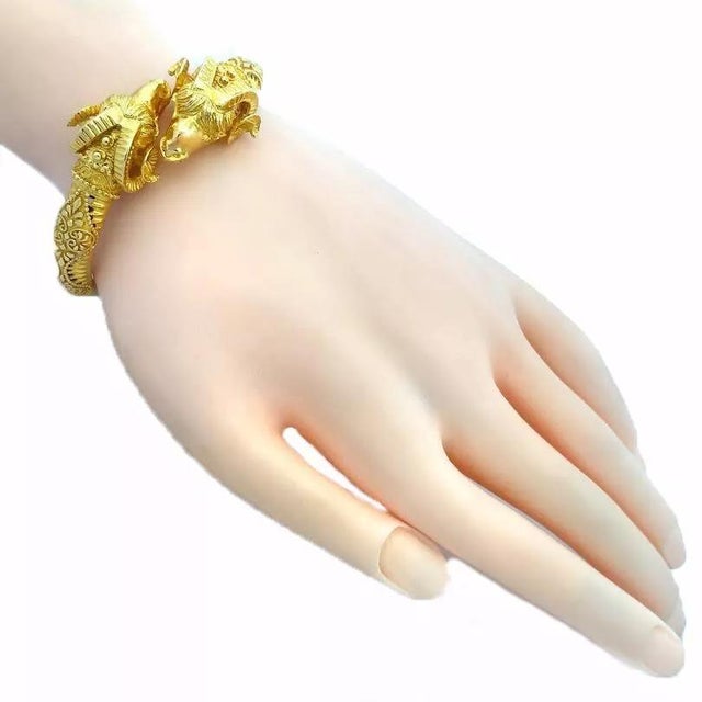 Contemporary Etruscan 18k Gold Flex Bracelet Revival Double Rams Head Hinged Band For Sale - Image 3 of 8