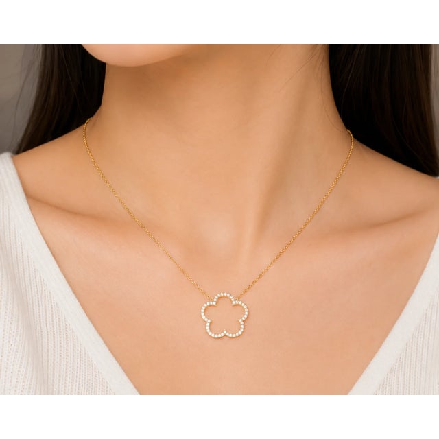Contemporary Late 20th Century 14K Yellow Gold Diamond 5 Leaf Clover Floral Pendant Necklace For Sale - Image 3 of 3