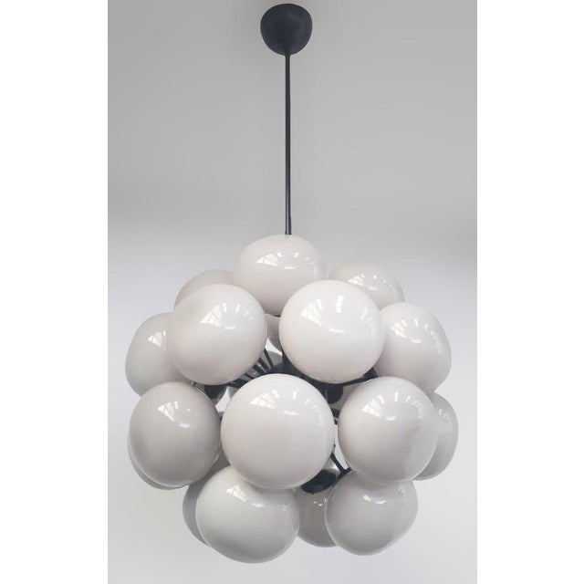 Italian 21st Century Ventiquattro Black Powder Coat Cream Pebble Murano Sputnik Chandelier by Fabio LTD For Sale - Image 3 of 6