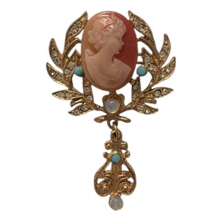 Vintage Cameo and Laurel Leaf Brooch For Sale