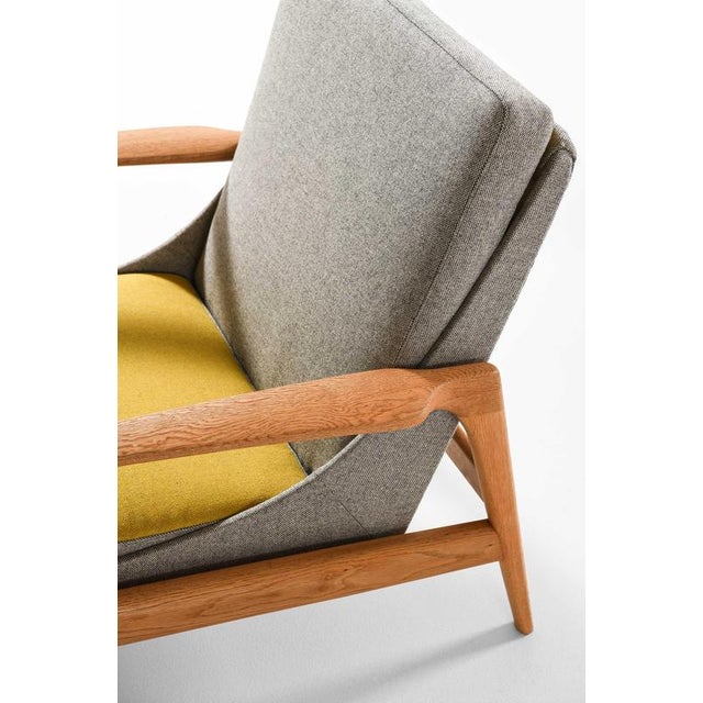Easy Chairs in Brass, Oak and Wool by Ib Kofod-Larsen, 1950s, Set of 2 For Sale - Image 4 of 12