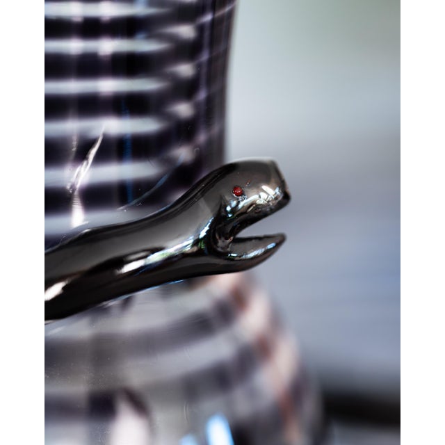 Postmodern Vintage Cleopatra Purple Glass Carafe Vase and Footed Bowl by Ulrica Hydman-Vallien for Kosta Boda, 1989, Set of 2 For Sale - Image 3 of 8
