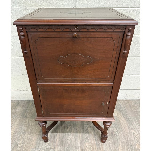 This is a gorgeous antique Federal, Colonial, or English mahogany lift top radio cabinet, console stand, or bar on turned...