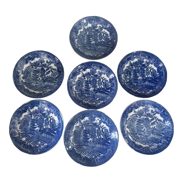 Vintage Blue and White Willow Pattern Decorative Set of Plates Made in Japan For Sale