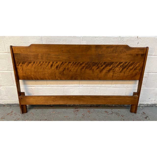 Mid-Century Attributed to Russel Wright for Conant Ball Walnut Bed Frame For Sale In New York - Image 6 of 9