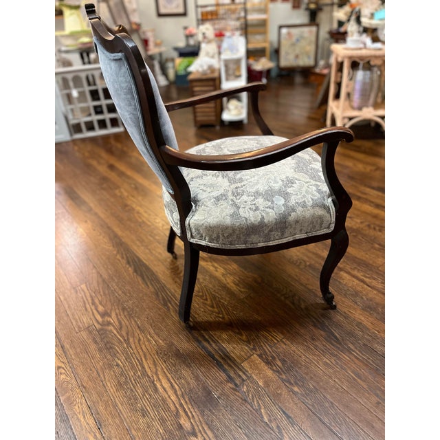 Wood Late 19th Century Victorian Settee and 2 Matching Chairs For Sale - Image 7 of 11