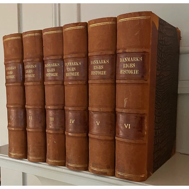 Fine Leather Bindings / Books - History of the Kingdom of Denmark - Danmarks Riges Historie - 6 Volumes For Sale - Image 14 of 14