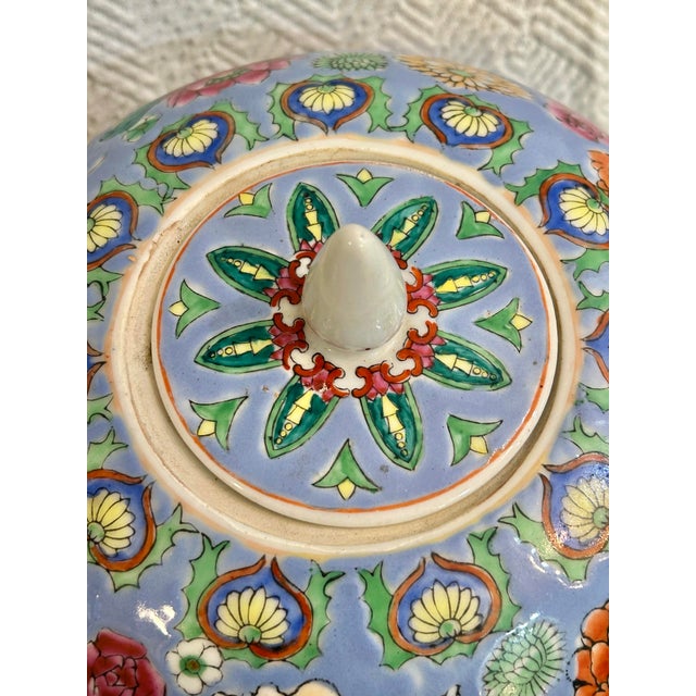 Mid 20th Century Peony and Butterfly Chinoiserie Melon Jar For Sale In New Orleans - Image 6 of 8