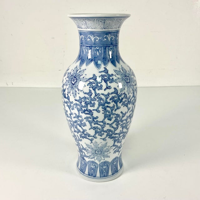 1980s Vintage Chinoiserie Boho Chic Hollywood Regency Light Blue & White Vase For Sale - Image 6 of 11