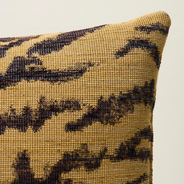 This pillow features Shivalik Hills Tiger with a knife edge finish. Made of silky space-dyed chenille yarns, this classic...