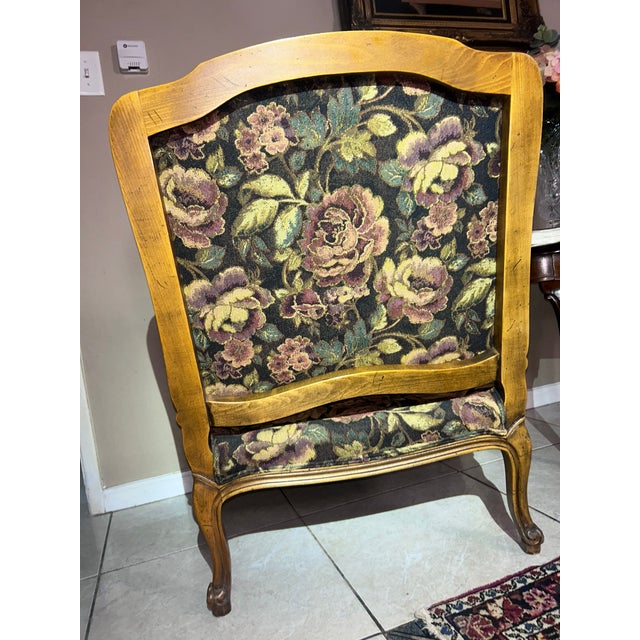 Late 20th Century Pair of French Provincial Louis XV Style Floral Tapestry Lounge Chairs For Sale - Image 4 of 6