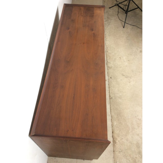 Brown Mid Century Modern Six Drawer Walnut Lowboy Dresser For Sale - Image 8 of 17