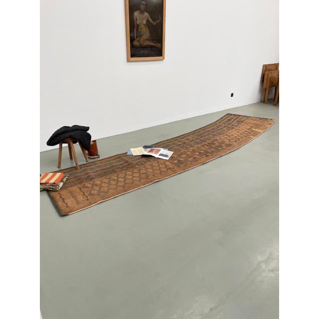 Old so-called Mauritanian rug or Touareg rug with its XXL format from the 50s, all in length. Entirely made by hand by...