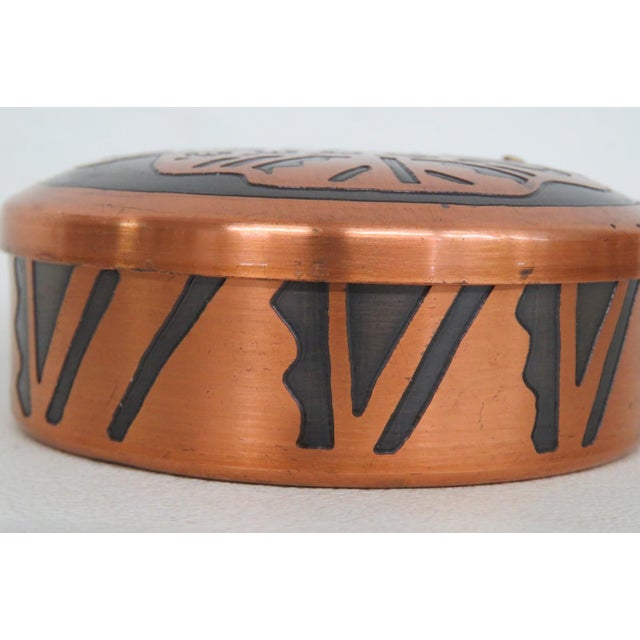 Mid 20th Century Leiva Chile Handcrafted Circular Copper Trinket Box Etched Rooster Motif 4855b For Sale - Image 5 of 14