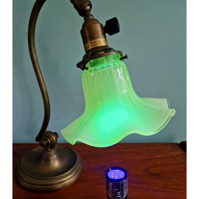 Art Nouveau Desk Lamp in Bronze and Opalescent Glass, 1890s For Sale - Image 5 of 16