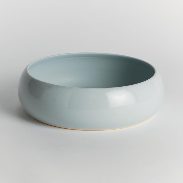 With a simple silhouette and smooth finish, the Sandbar Decorative Low Bowl by Barclay Butera is modern & sophisticated....