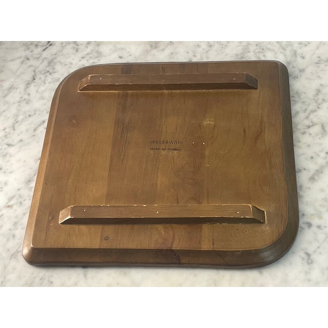 1960s Vintage Hellerware Mid-Century Modern "Boomerang" Wood Cheese Board With Abstract Tile Inlay For Sale - Image 5 of 5