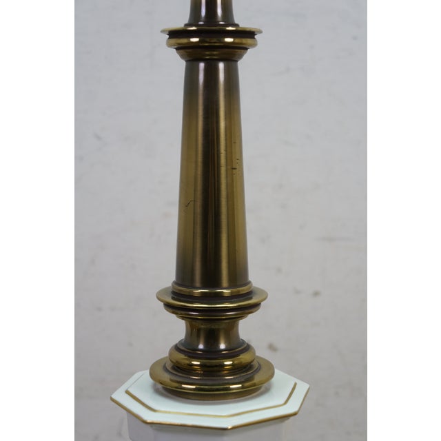 Mid 20th Century Stiffel Mid Century Hollywood Regency Brass & Porcelain Table Lamp MCM 37” For Sale - Image 5 of 14