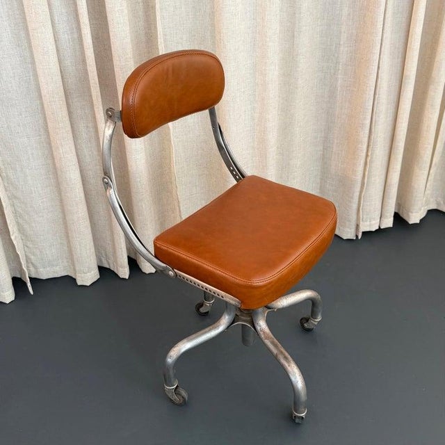 1940s Industrial Steel Leather Adjustable Swivel Task Chair by Domore Chair Company For Sale - Image 4 of 10