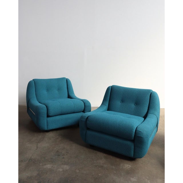 Pair of Italian tubular lounge chairs manufactured in Italy in the 1970s. Upholstered in tight blue bouclé, with chrome...