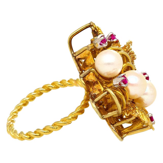 Vintage 5mm Pearl & Ruby Floral Cluster 18k Gold Twisted Shank Cocktail Ring, Size 8 For Sale - Image 4 of 5