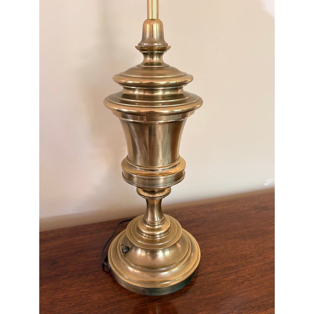 Hollywood Regency Late 20th Century Stiffel Hollywood Regency Trophy Style Brass Lamp For Sale - Image 3 of 9