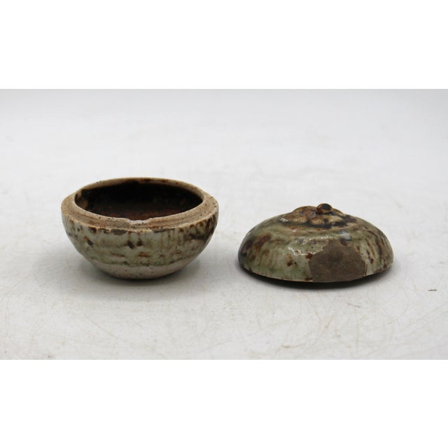 15th Century Thai Sawankhalok Small Stoneware Persimmon Shaped Box For Sale In Raleigh - Image 6 of 7