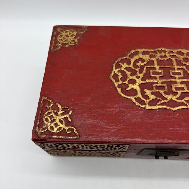 Vintage Chinese Red Lacquer Wedding Box With Removable Interior Tray & Double Happiness Symbol For Sale - Image 4 of 18