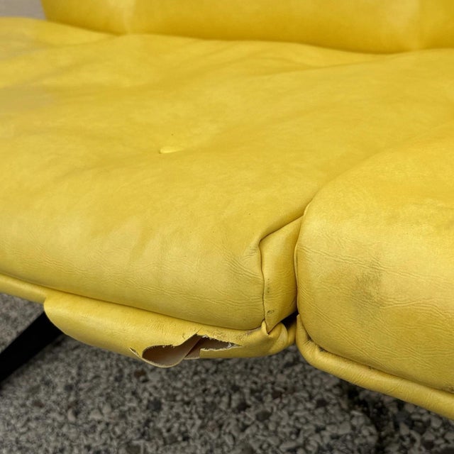 Vintage Homecrest Mid Century Modern Wire Metal Sofa W/ Yellow Vinyl Cushions For Sale - Image 13 of 18