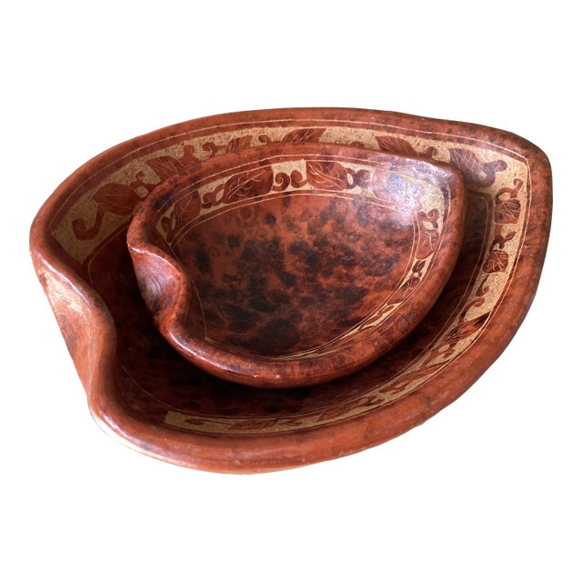 Late 20th-Century Oaxacan Barro Rojo (Red Clay) Decorative Nesting Bowls – A Pair For Sale