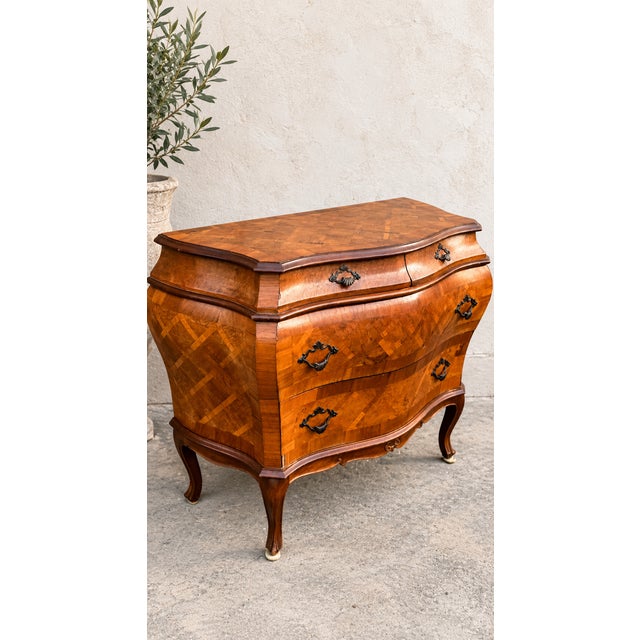 Vintage Goldsmith's of Harrisburg Pa Parquetry Bombe Commode | Louis XV Style Figured Wood 4-Drawer Chest For Sale - Image 4 of 12