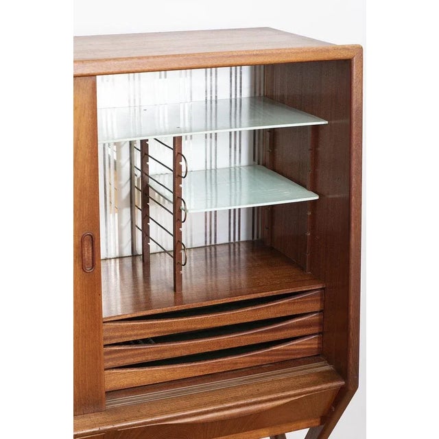 Mid-Century Modern Large Brown Sideboard For Sale - Image 3 of 18