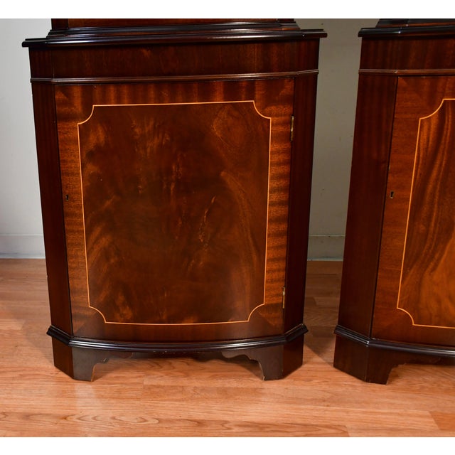 1950s 1950s Georgian Style Mahogany Inlaid Pair of Corner Display Cabinets 2 Keys For Sale - Image 5 of 17