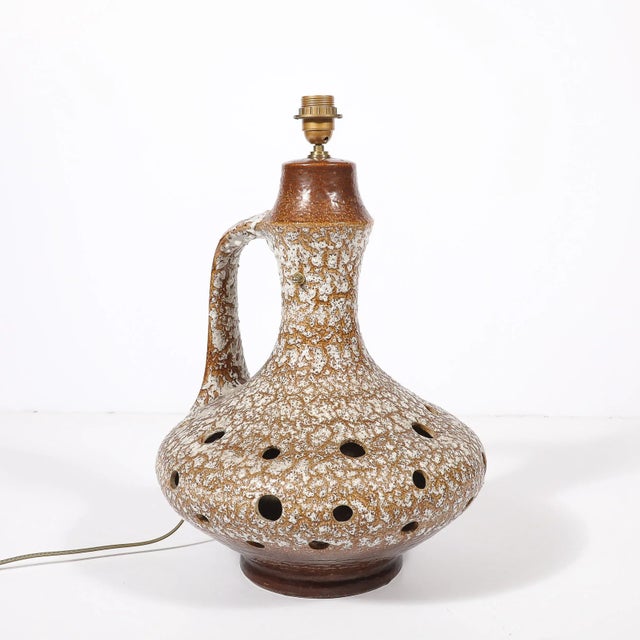 Mid-Century Organic Pitcher Form Ceramic Table Lamp With Illuminated Cutouts For Sale - Image 14 of 17