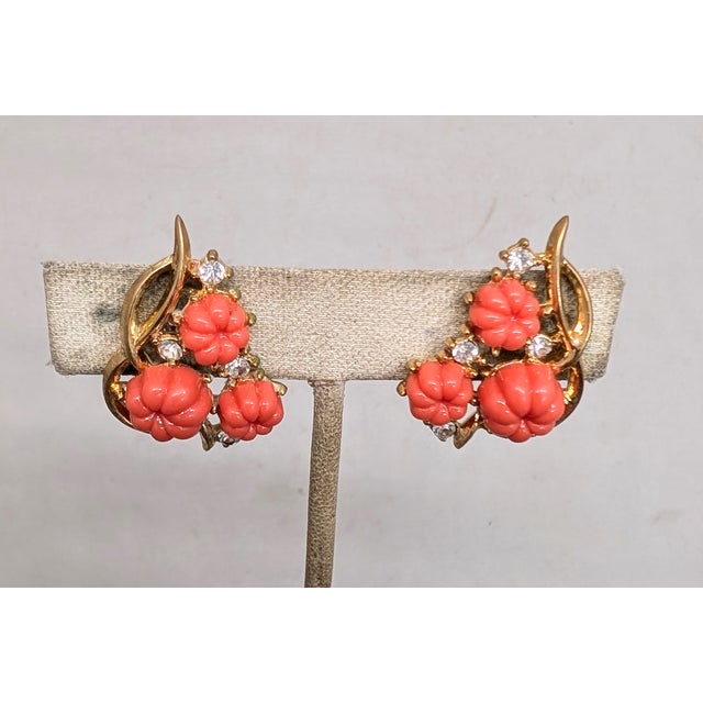 Vintage 1950s Signed Crown Trifari Goldtone Faux-Coral Melon Rhinestone Clip Earrings-2 Pieces For Sale In Philadelphia - Image 6 of 8