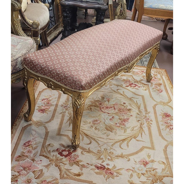 French 1950s Beautiful Gilt Wood French Upholstered Window Bench For Sale - Image 3 of 12