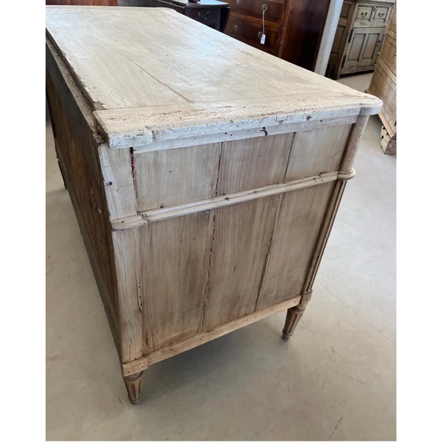 Louis XVI commode / chest of drawers hand-made in France in the late 1700s/early 1800s. The chest features three rows of...