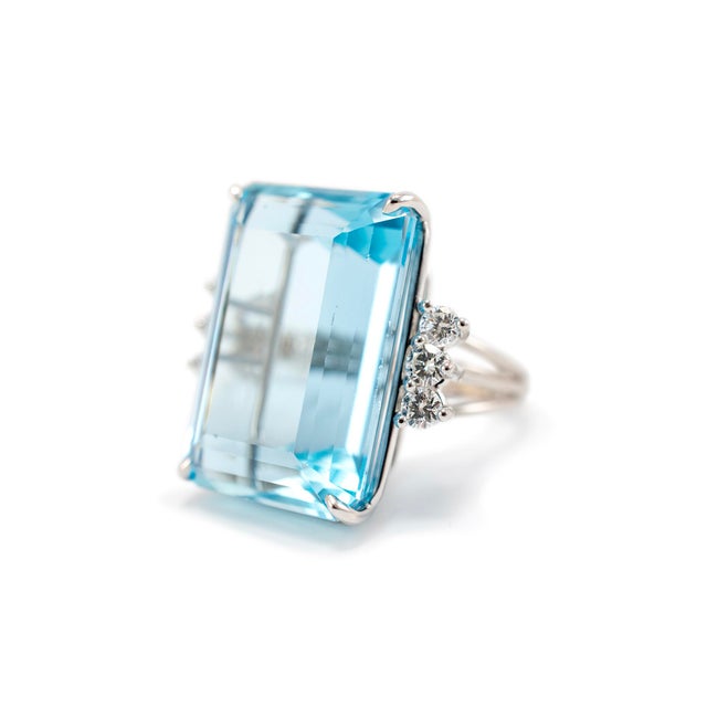 Modern Vintage Ladies 18k White Gold 41.38ct Aquamarine Six Diamond Cocktail Ring Size 5 For Sale - Image 3 of 7