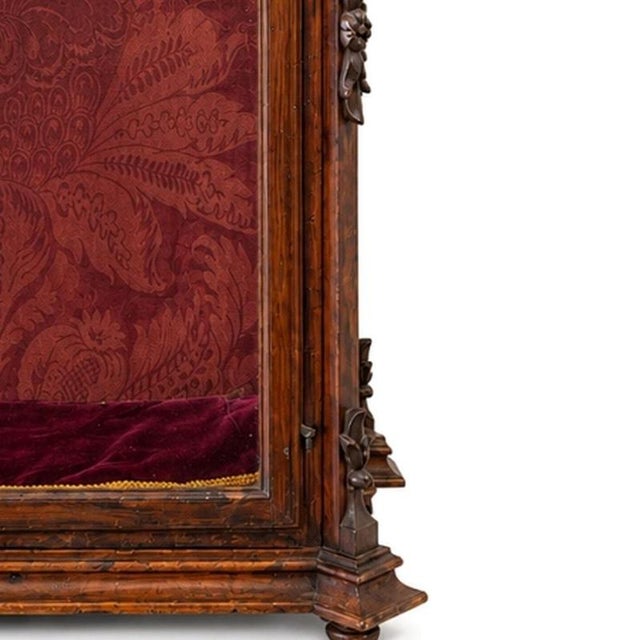 Oratory of Quenn Mary in Wood and Glass, 19th Century For Sale - Image 5 of 6