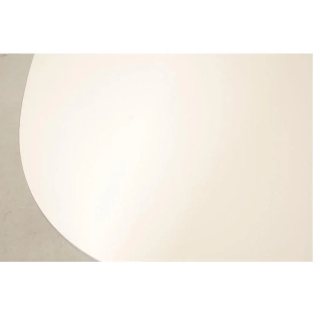 White Circular Cafe Table by Arne Jacobsen for Fritz Hansen For Sale - Image 3 of 8